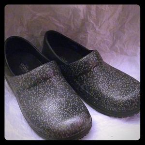 Dual Crocs Comfort clogs